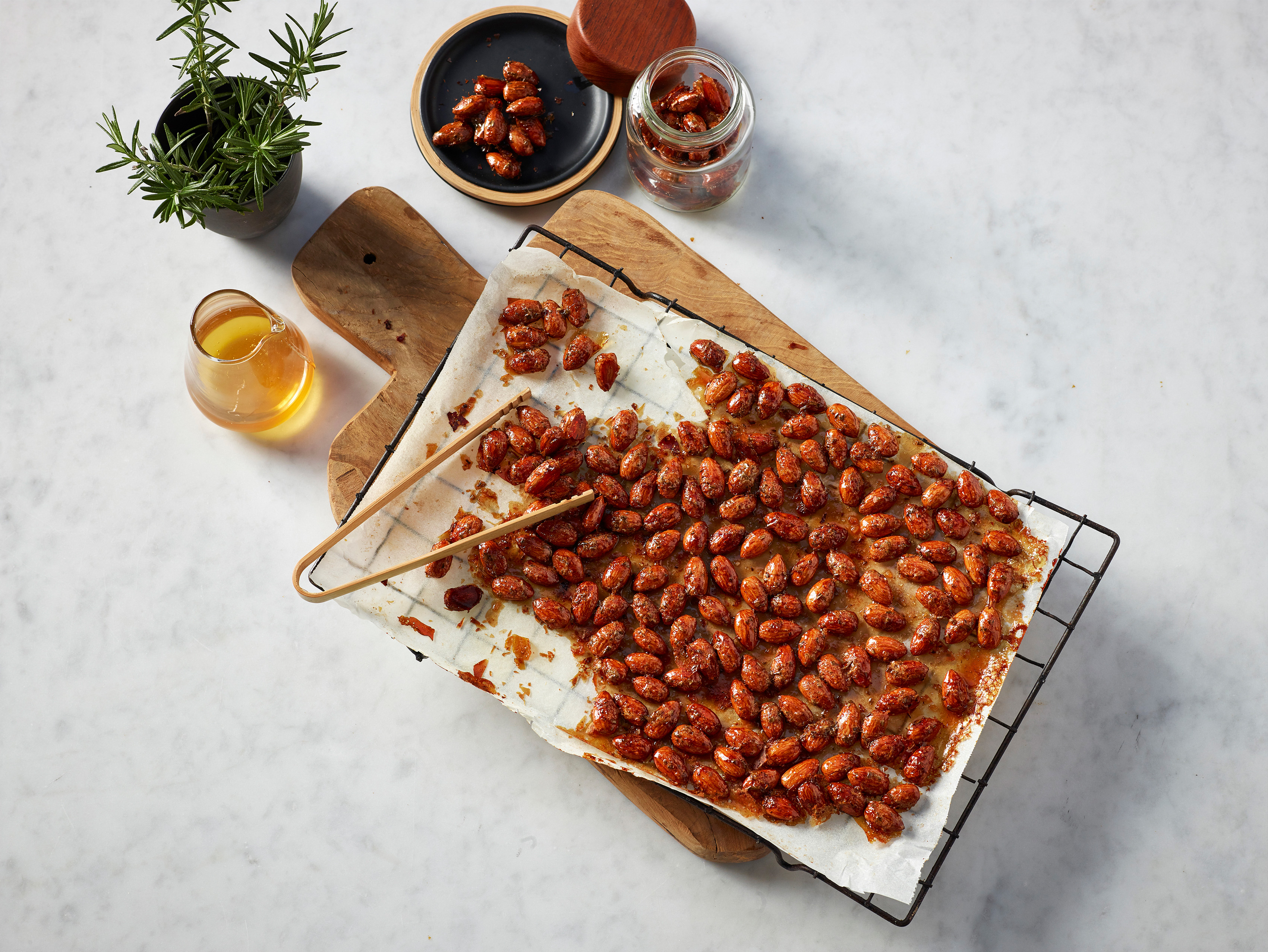 https://prod-app.breville.com/original/recipe/1650947668/Dehydrated+Honey-Rosemary+Roasted+Activated+Almonds.jpg