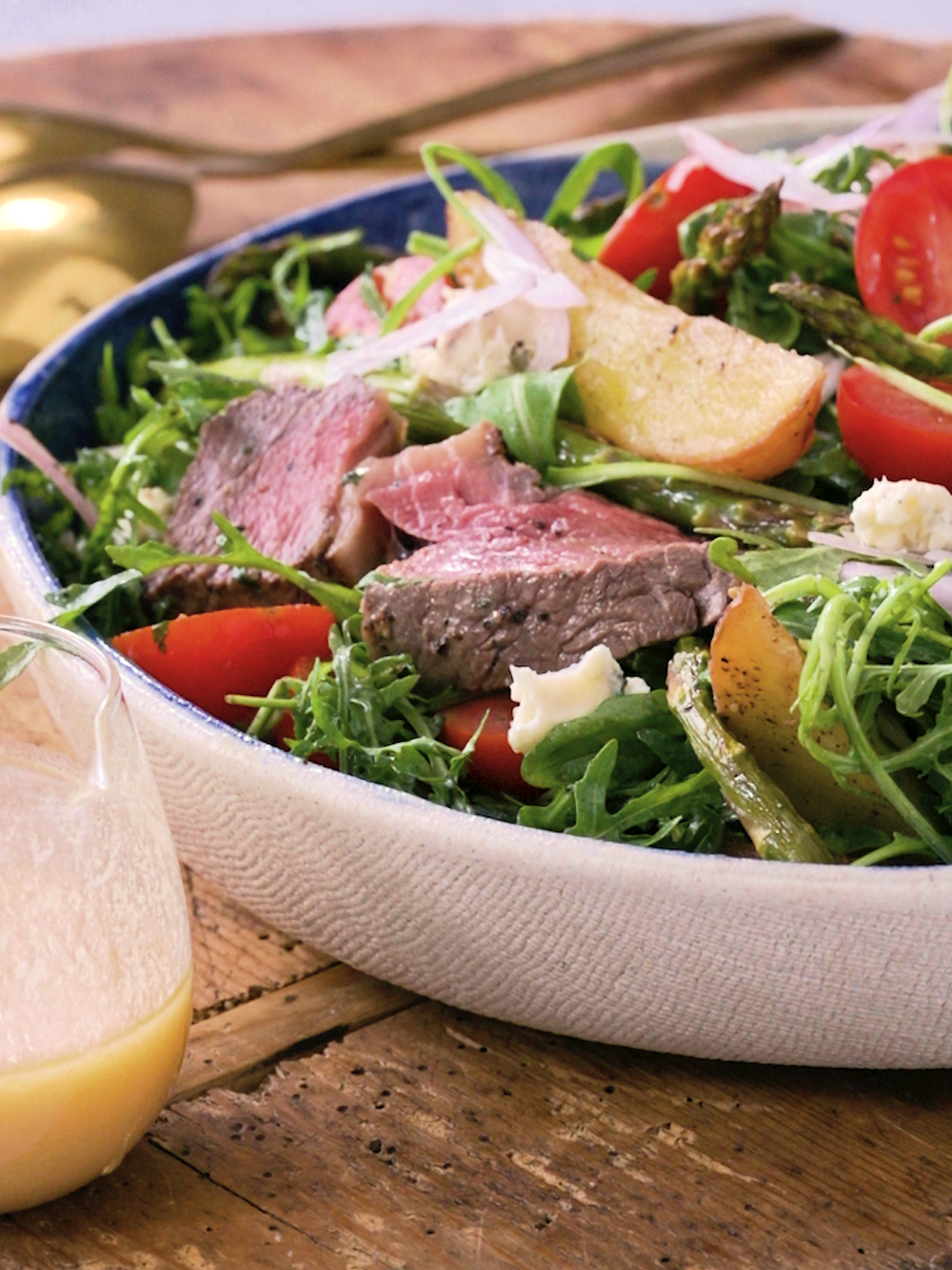 Salat mit gegrilltem Pfeffersteak