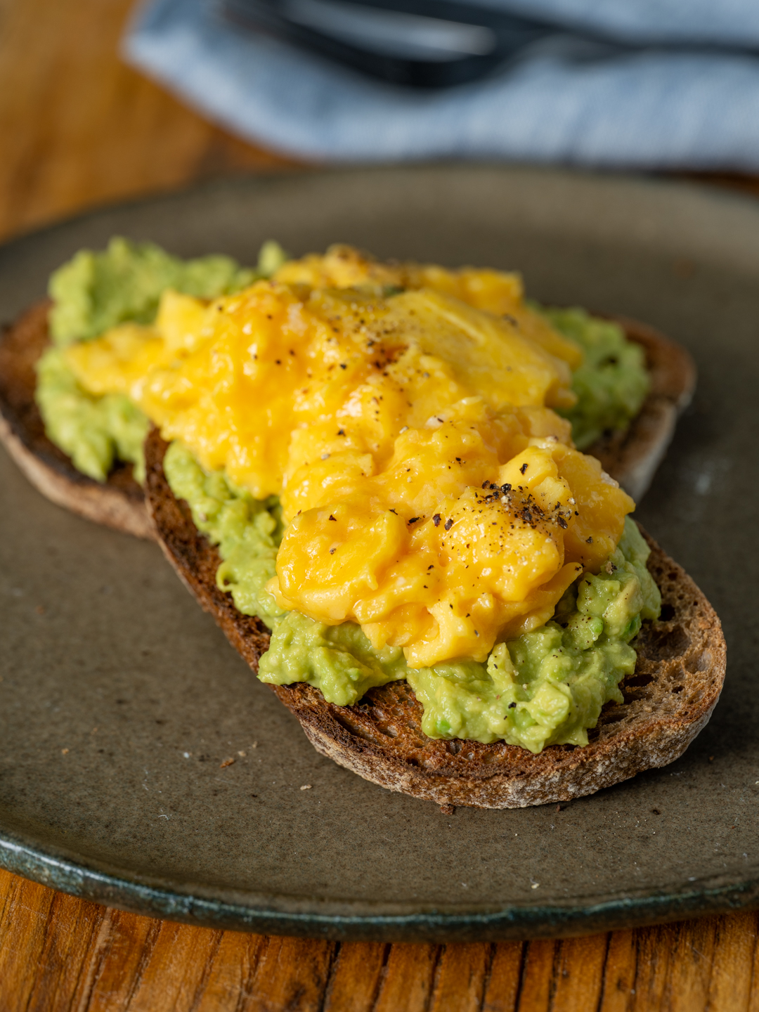 Scrambled Eggs and Smashed Avo on Toast 