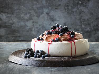 Recipes - Pavlova with Chocolate Cream and Berries | Breville