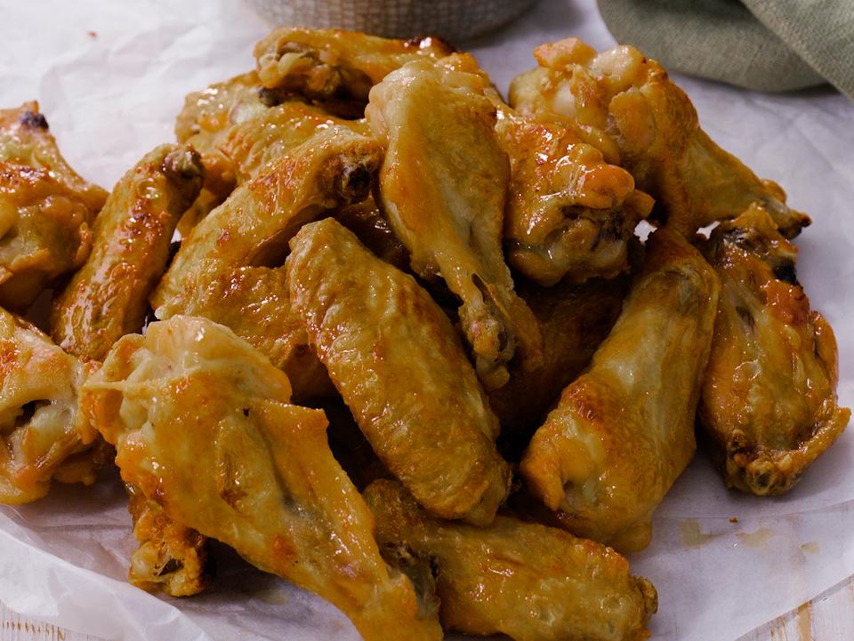 Air-Fried Chicken Wings with Ranch Sauce