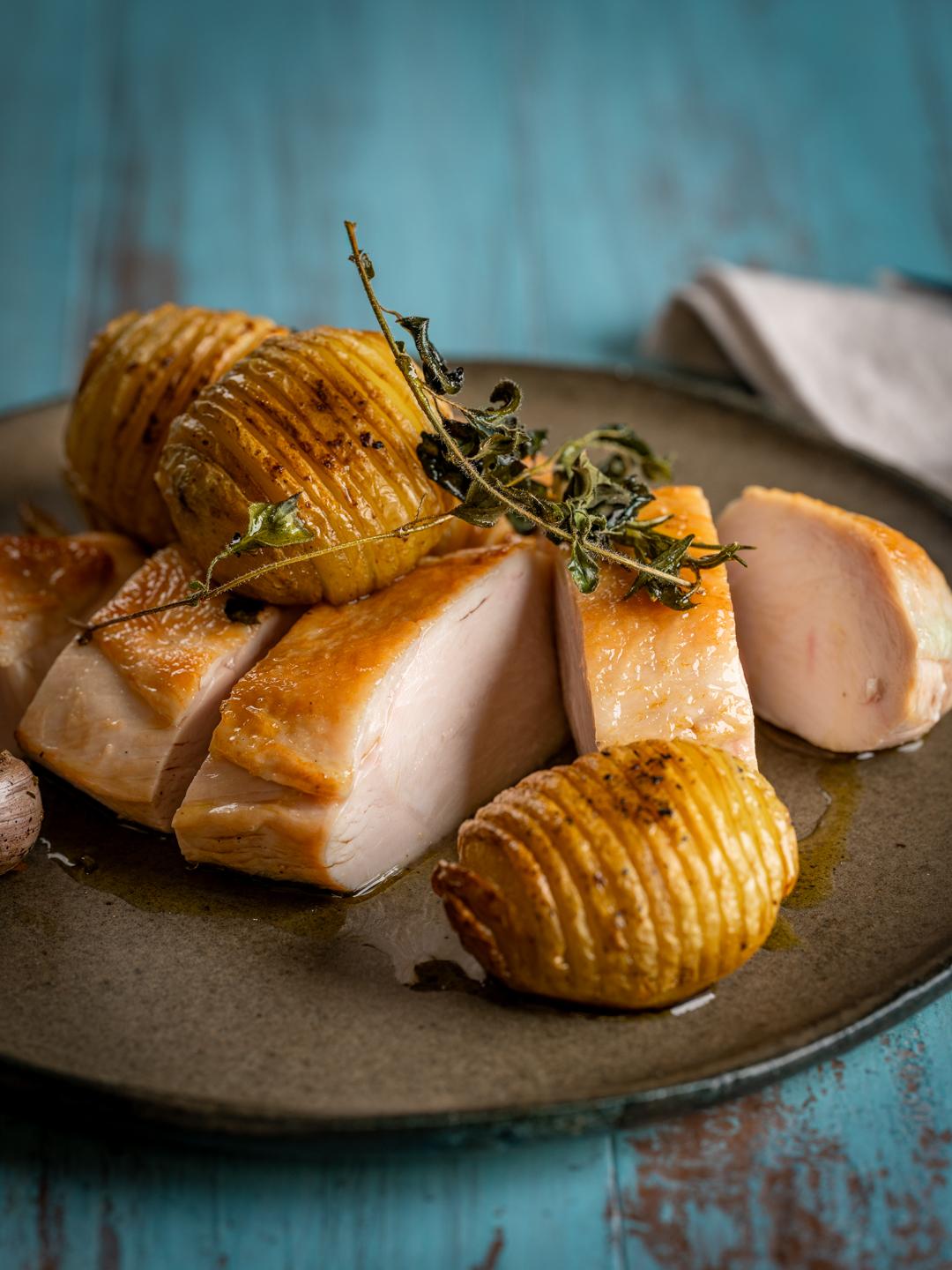 Turbo Chicken Breast with Rosemary and Lemon Hasselback Potatoes 