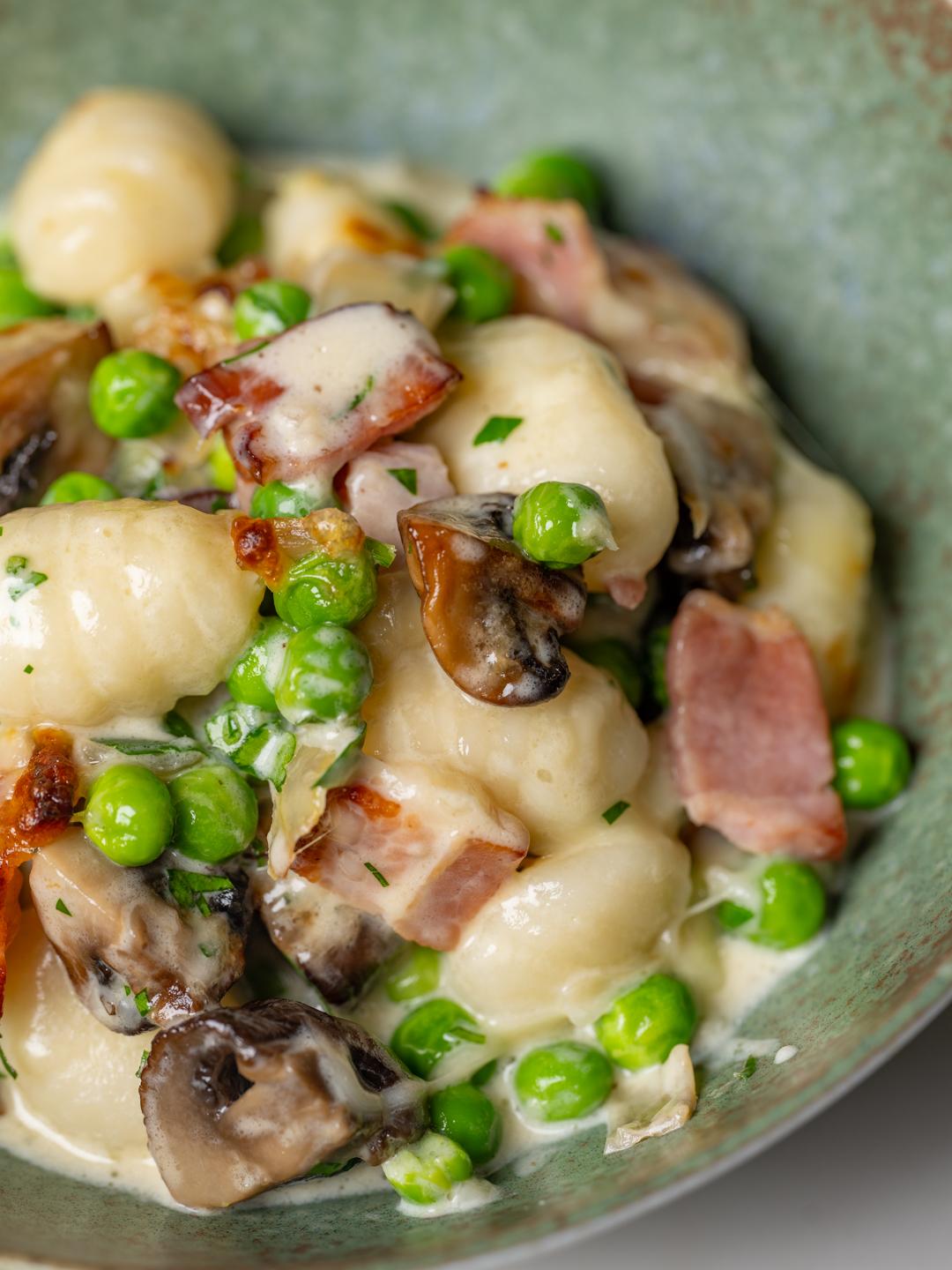 Baked Gnocchi with Mushroom, Bacon and Peas 