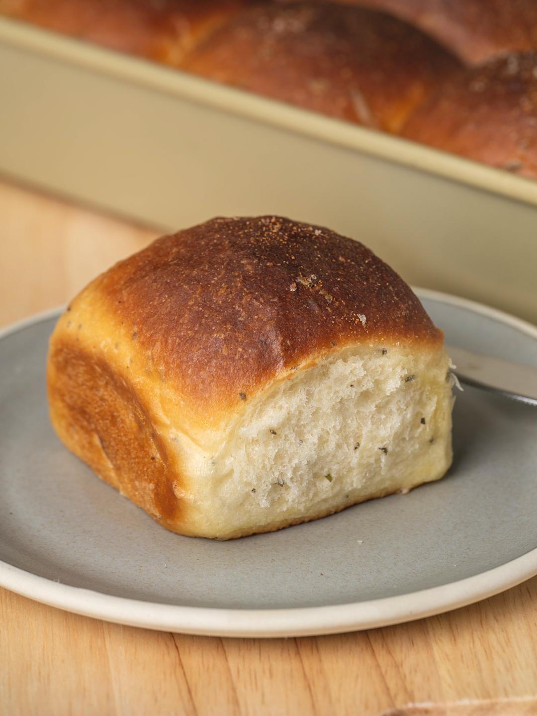 Rosemary and Garlic Potato Bread Rolls 