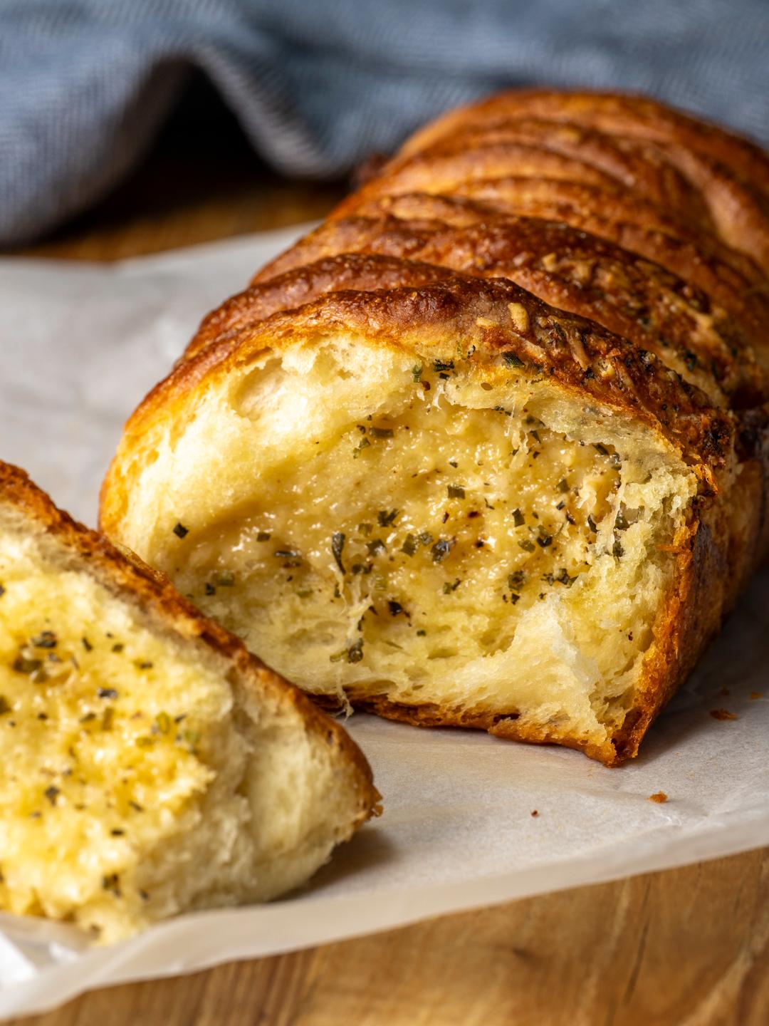 Garlic Herb Pull-Apart Loaf